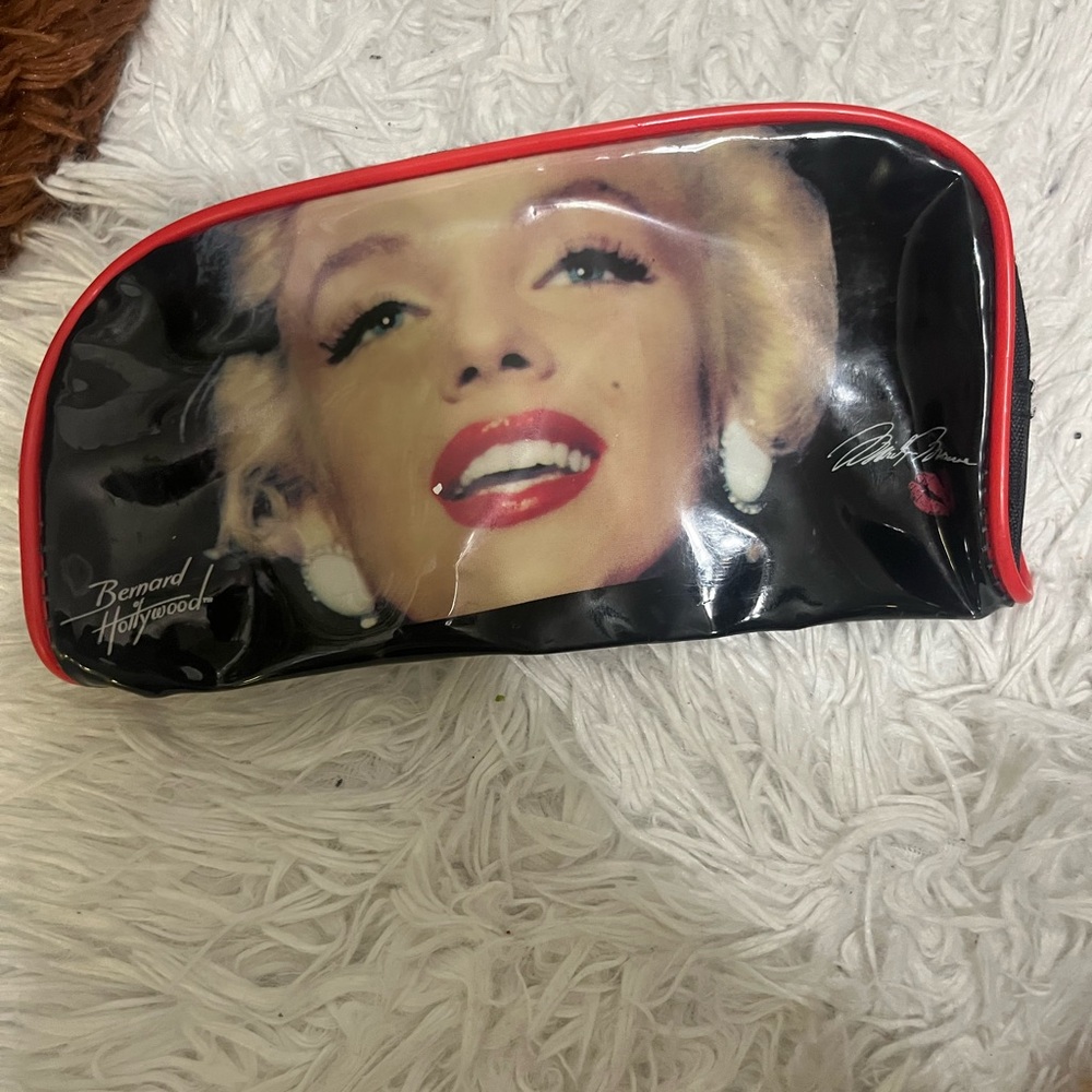 Red and Black Women's Bag - Picture 6 of 7
